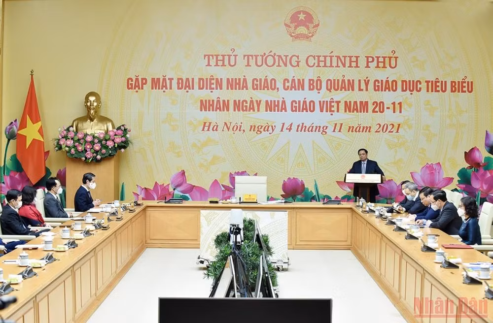 Thủ tướng Phạm Minh Chính gặp mặt đại diện nhà giáo, cán bộ quản lý giáo dục tiêu biểu -0