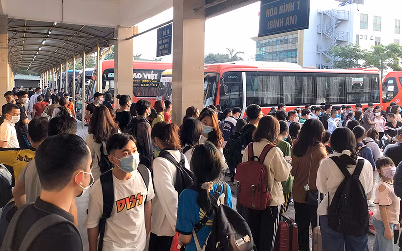 Giao thông ùn tắc tại các khu vực cửa ngõ Thủ đô trước ngày nghỉ lễ -0