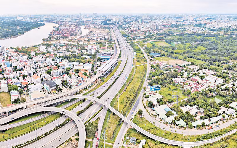 Tuyến Metro số 1 Bến Thành-Suối Tiên dài 20km đã hoàn thiện, phục vụ nhu cầu đi lại của người dân.