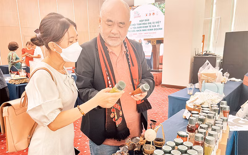 Nhiều sản phẩm xuất khẩu của Công ty Dh Foods được đưa về “sân nhà” để chinh phục khách hàng trong nước.