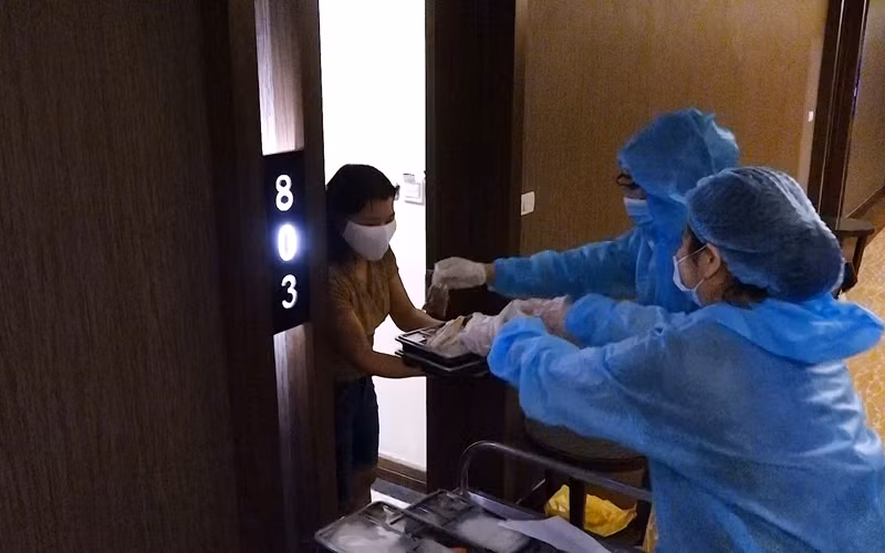 Giá phòng tại các khách sạn làm nơi cách ly có thu phí đã gồm chi phí vệ sinh y tế (Ảnh: NDĐT)