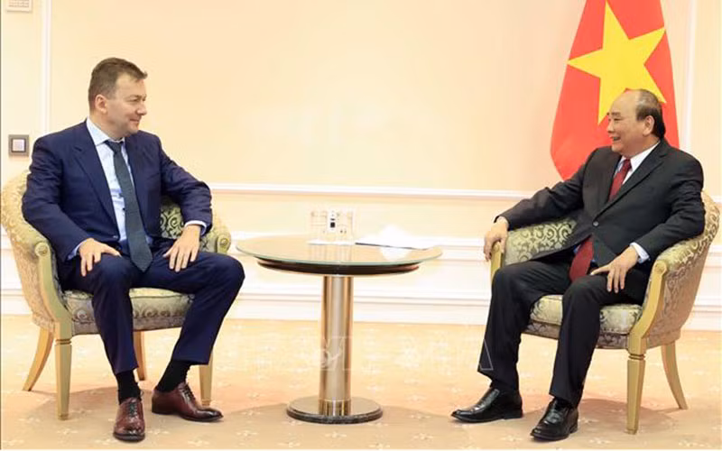 Chủ tịch nước Nguyễn Xuân Phúc tiếp Chủ tịch Tập đoàn Miratorg Victor Linik. (Ảnh: TTXVN)