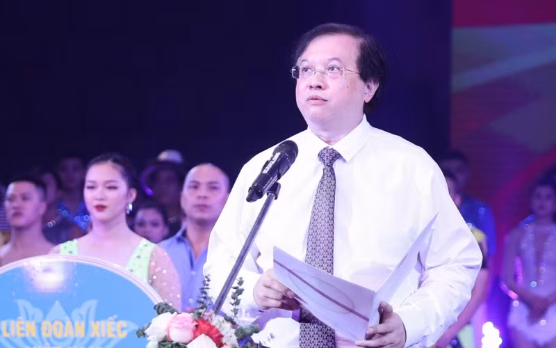 Thứ trưởng Văn hóa, Thể thao và Du lịch Tạ Quang Đông phát biểu khai mạc cuộc thi.