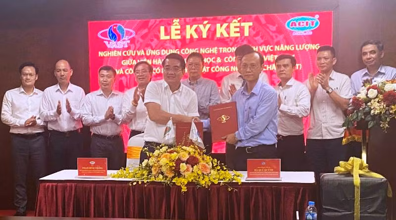 Lễ ký kết hợp tác giữa Viện Hàn lâm Khoa học và Công nghệ Việt Nam và Công ty CP Kỹ thuật Công nghiệp Á Châu.