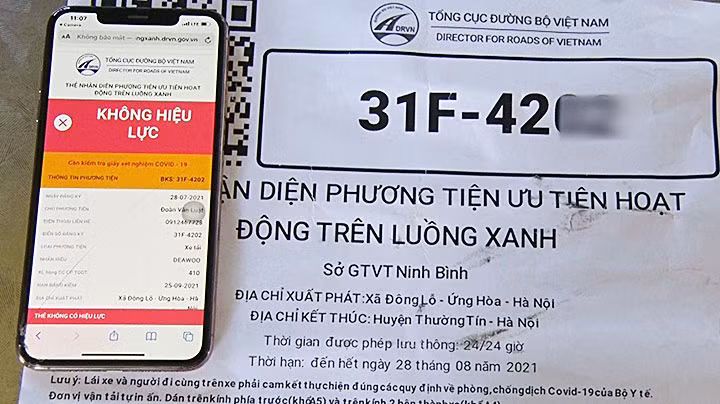 Lực lượng chức năng đã tạm giữ nhiều phương tiện sử dụng mã QR luồng xanh không thể kết nối để qua chốt.