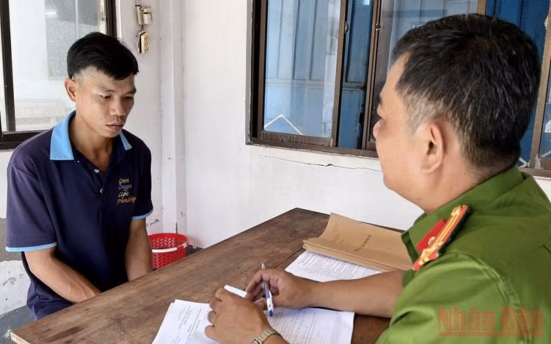 Nam khai nhận hành vi giết vợ. (Ảnh: Công an cung cấp)