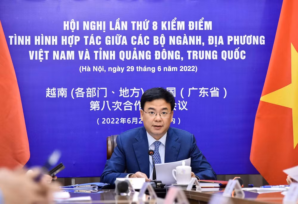 Hội nghị lần thứ 8 kiểm điểm tình hình hợp tác giữa các bộ ngành, địa phương Việt Nam và tỉnh Quảng Đông, Trung Quốc đã diễn ra theo hình thức trực tuyến. (Ảnh: Báo Thế giới Việt Nam cung cấp)