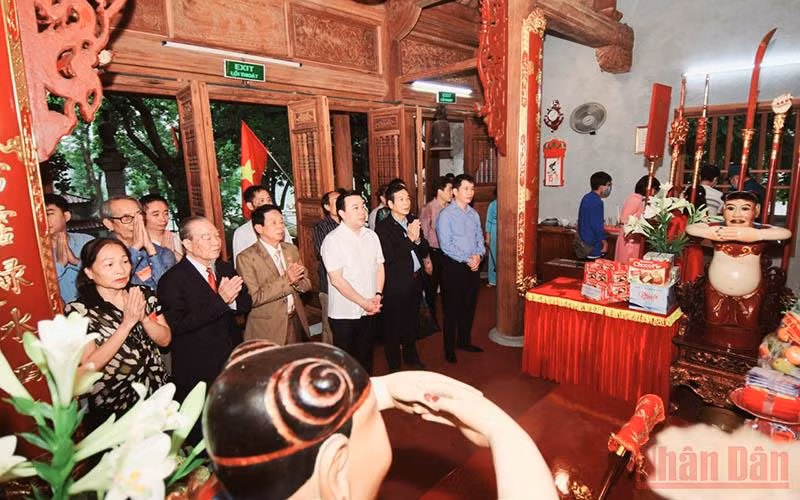 Dâng hương tưởng niệm 594 năm ngày Vua Lê Thái Tổ đăng quang -0