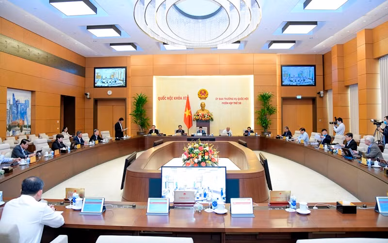 Một phiên họp của UBTVQH.