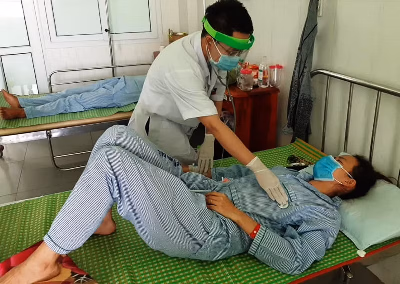 Một bệnh nhân nghi ngộ độc pate Minh Chay.