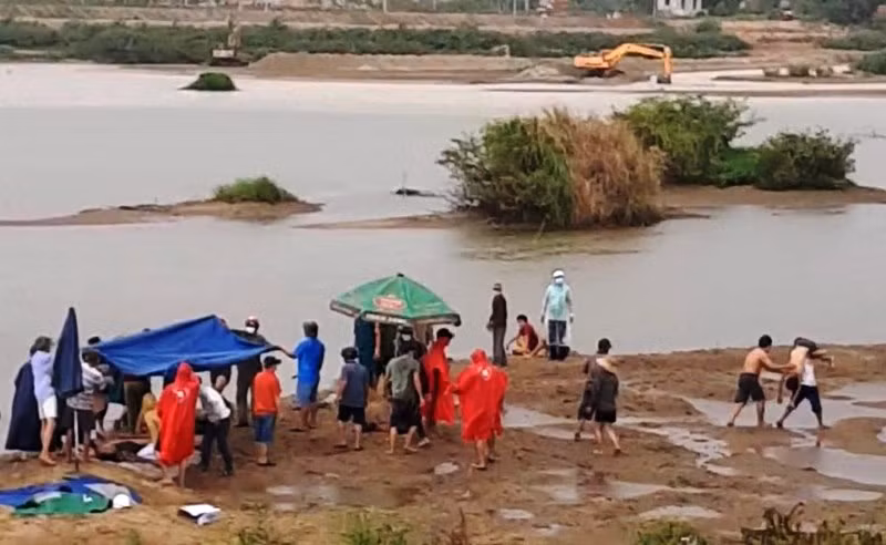 Hiện trường vụ đuối nước khiến 3 người đi cào hến tử vong thương tâm.