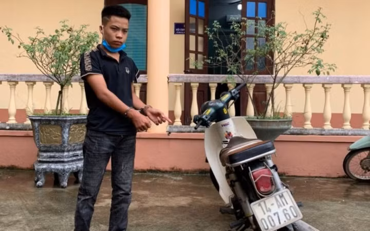 Nguyễn Tiến Dũng tại cơ quan công an.