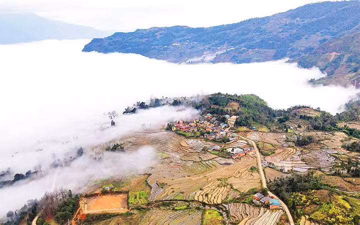 Săn mây tại Y Tý được nhiều khách du lịch yêu thích.