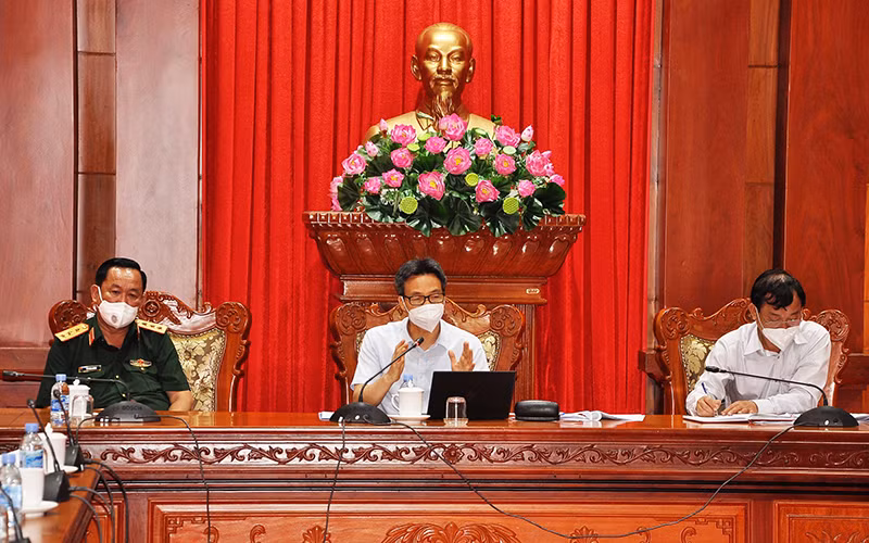 Phó Thủ tướng Chính phủ Vũ Đức Đam phát biểu tại buổi làm việc.