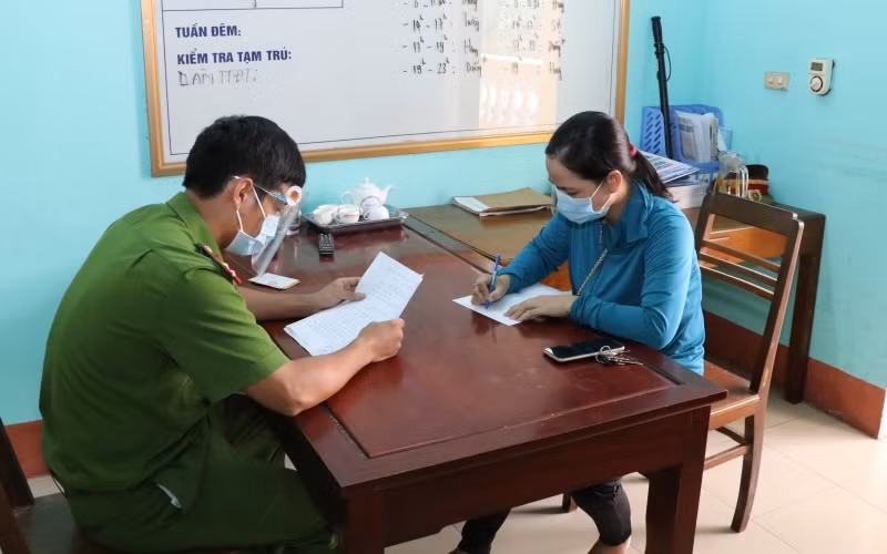 Chị Trần Thị Thủy tại cơ quan công an.