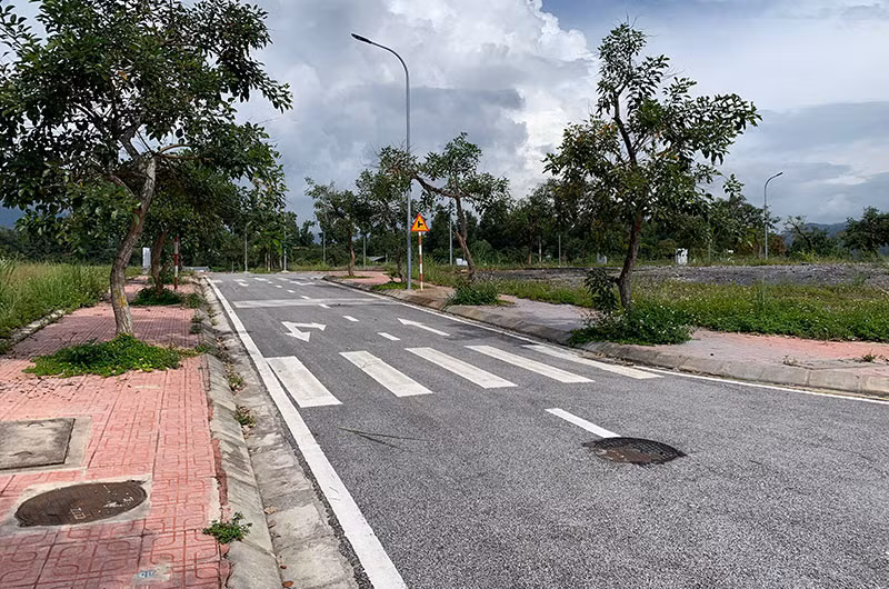 Dù đã quá thời hạn gần hai năm, nhưng hiện tại Dự án Khu nhà ở Tân Thanh vẫn hoang vắng thế này.