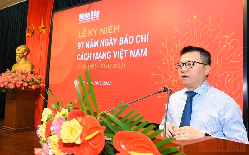 Tổng Biên tập Báo Nhân Dân Lê Quốc Minh phát biểu tại Lễ mít-tinh.