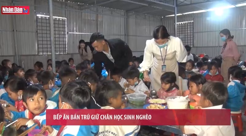 Bếp ăn bán trú giữ chân học sinh nghèo