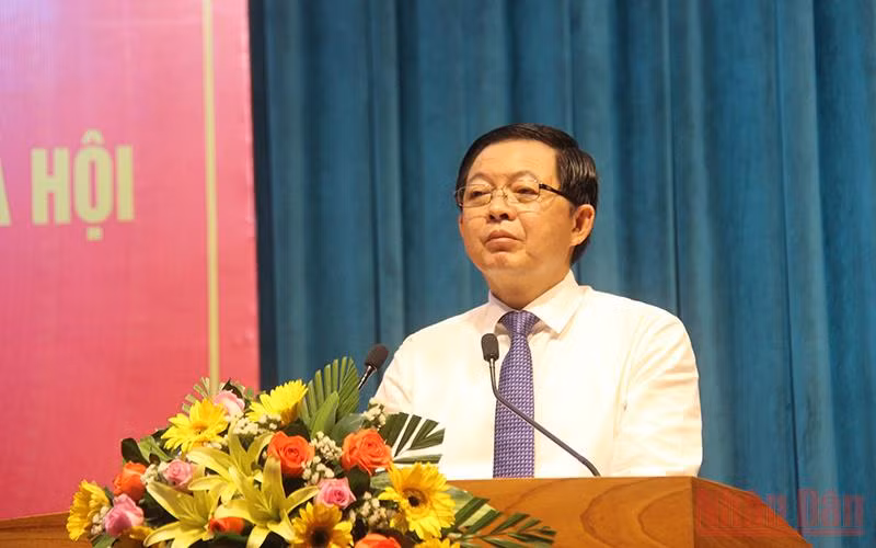 Đồng chí Hồ Quốc Dũng, Ủy viên Trung ương Đảng, Bí thư Tỉnh ủy, Chủ tịch HĐND tỉnh Bình Định phát biểu chào mừng hội thảo.