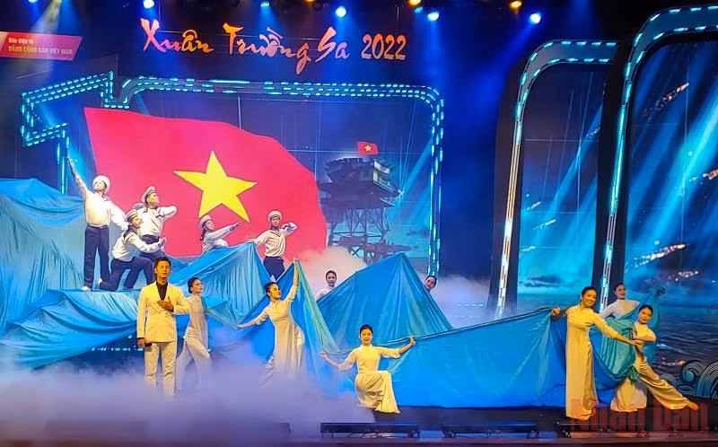 Tiết mục biểu diễn mở màn Chương trình “Xuân Trường Sa” năm 2022. (Ảnh: TRUNG HƯNG)