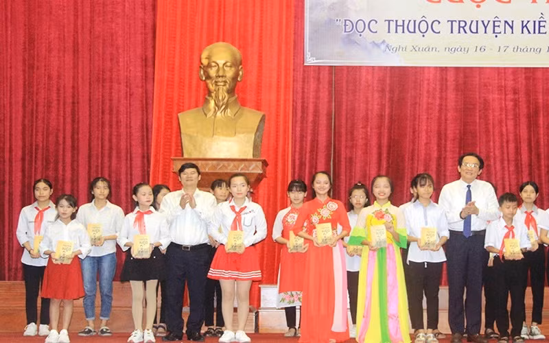 Học Truyện Kiều trên đất Nghi Xuân -0