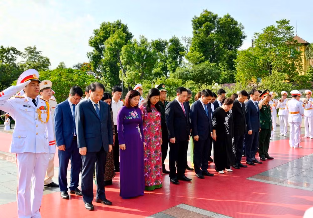 Lãnh đạo Đảng, Nhà nước tưởng niệm các Anh hùng liệt sĩ -0