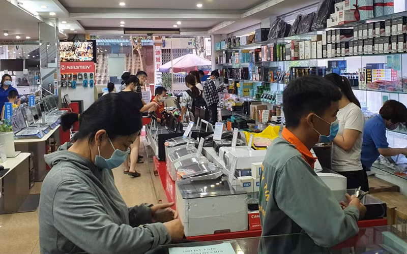 Thị trường laptop tiếp tục sôi động trong mùa dịch -0