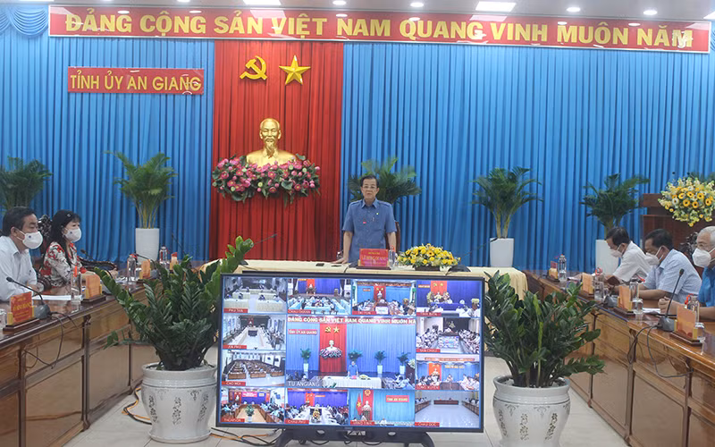 Quang cảnh buổi hội nghị trực tuyến.