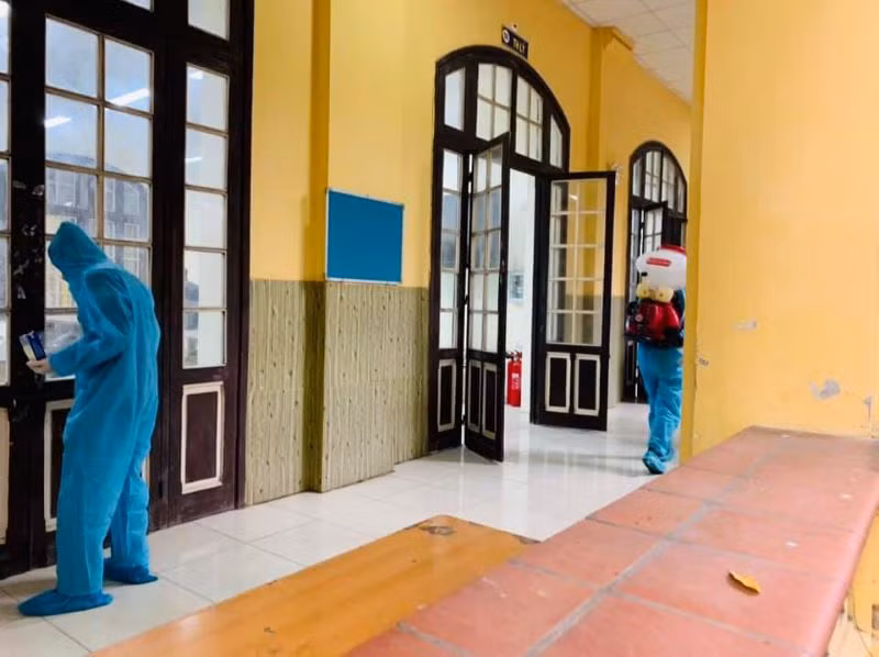 Học sinh Hà Nội trở lại trường, thực hiện nghiêm các quy định về phòng chống dịch -0