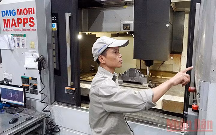 Lao động tại Công ty cổ phần Nhựa Hà Nội. (Ảnh: Ðăng Anh)