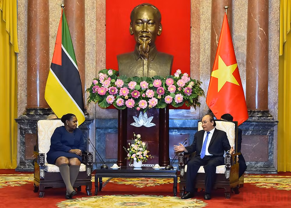 Chủ tịch nước Nguyễn Xuân Phúc tiếp Chủ tịch Quốc hội nước Cộng hòa Mozambique -0