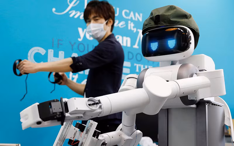 Nhiều cơ hội việc làm của người lao động sẽ bị thay thế bởi máy móc và robot do tác động của đại dịch Covid-19.