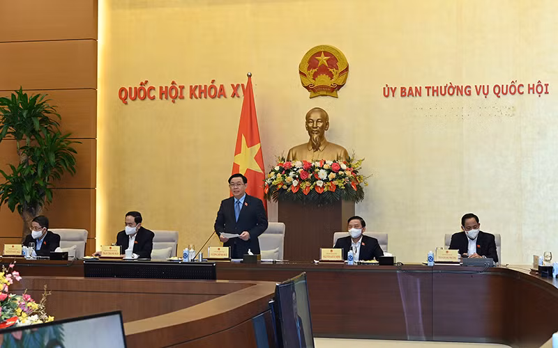 Chủ tịch Quốc hội Vương Đình Huệ cùng các Phó Chủ tịch dự và chủ trì nội dung phiên họp thứ 9 Ủy ban Thường vụ Quốc hội. (Ảnh: DUY LINH)