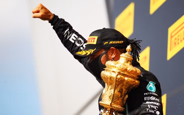 Hamilton có lần thứ bảy đăng quang tại Silverstone, vượt qua huyền thoại Alain Prost khi có số lần thắng chặng trên quê hương nhiều nhất. (Ảnh: F1)