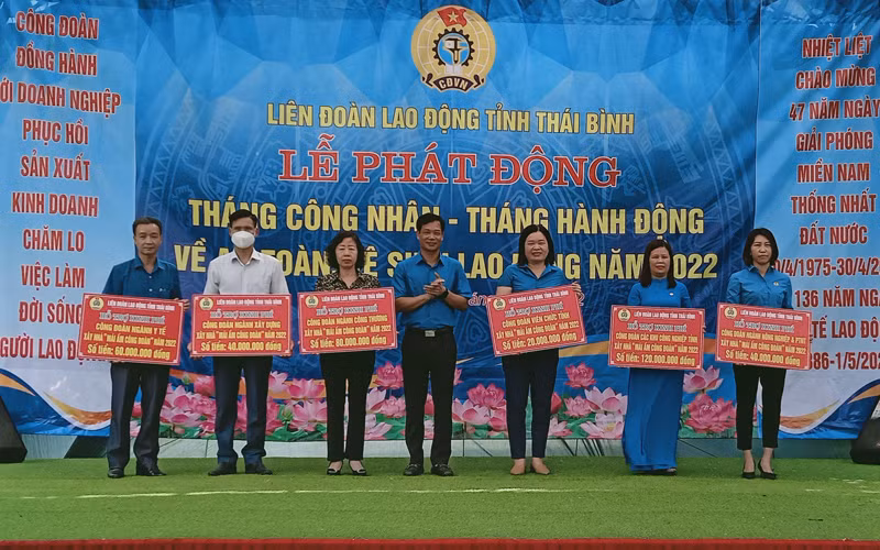 Thái Bình trao kinh phí xây dựng 54 mái ấm công đoàn -0