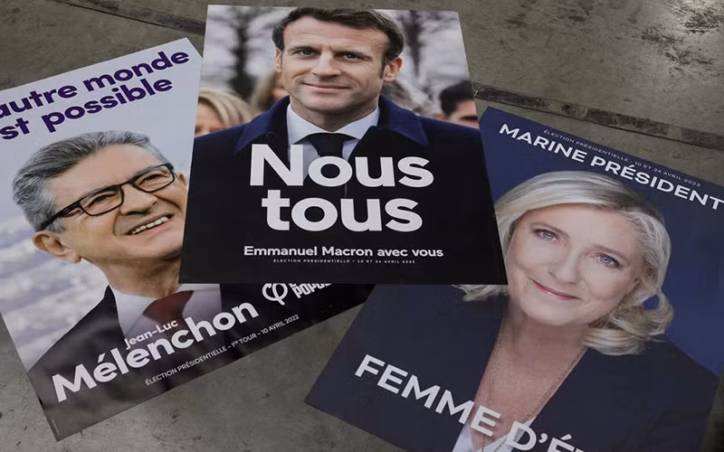 Poster tranh cử. Ảnh: REUTERS