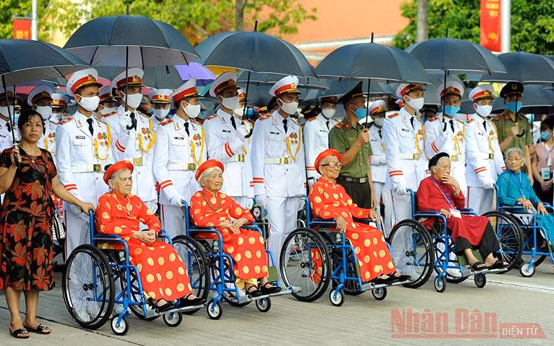 Công tác chăm sóc người có công ghi nhiều dấu ấn trong giai đoạn 2016-2020 (Ảnh minh họa: Gặp mặt đại biểu Bà mẹ Việt Nam Anh hùng toàn quốc năm 2020 tại Hà Nội - Ảnh: Đăng Khoa).