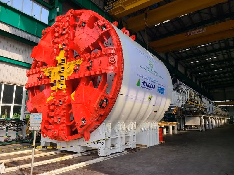 Khiên đào của máy TBM “Thần tốc” sắp được đưa xuống tầng đáy ga ngầm S9-Kim Mã.