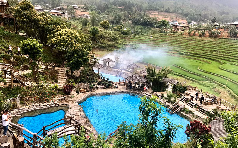 Khu sinh thái suối khoáng nóng Trạm Tấu (Yên Bái). 