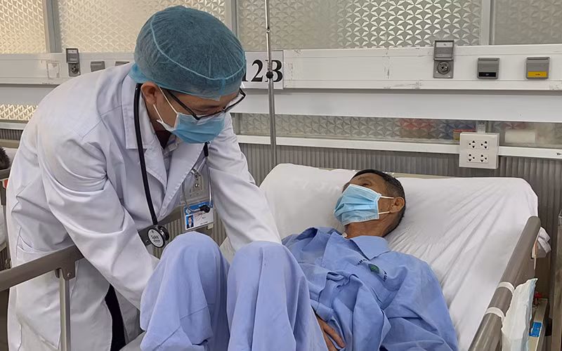 Hiện bệnh nhân T.V.S. tỉnh, sinh tồn ổn định.