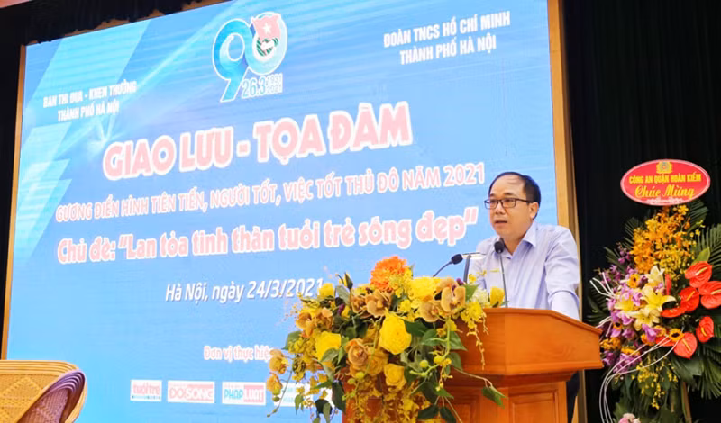 Đồng chí Nguyễn Mạnh Hưng, Tổng Biên tập báo Tuổi trẻ Thủ đô phát biểu khai mạc buổi Tọa đàm.