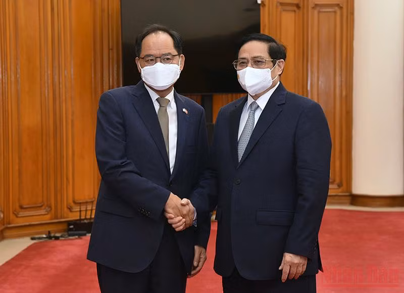 Thủ tướng Phạm Minh Chính và Đại sứ Hàn Quốc tại Việt Nam Park Noh Wan.