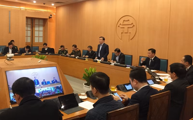 Đồng chí Chử Xuân Dũng đề nghị các địa phương, sở ngành thực hiện nghiêm các chỉ đạo của Trung ương và Hà Nội trong phòng, chống dịch bệnh.