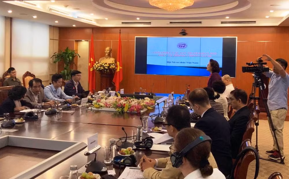 Hội thảo chia sẻ “Ứng dụng khoa học công nghệ trong việc phòng, chống và điều trị Covid-19”.