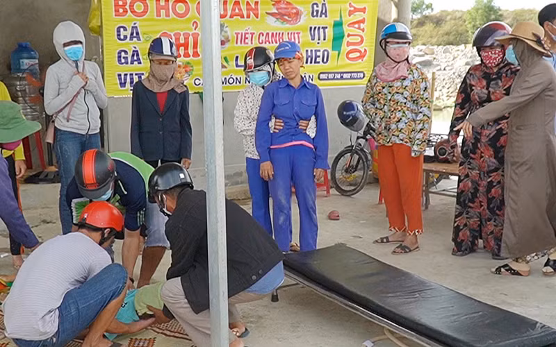 Lực lượng chức năng kịp thời cấp cứu nhưng các em đã được xác định tử vong.
