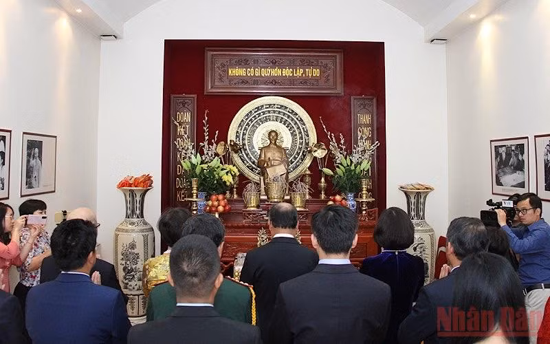 Kỷ niệm Ngày sinh Chủ tịch Hồ Chí Minh tại Pháp -0