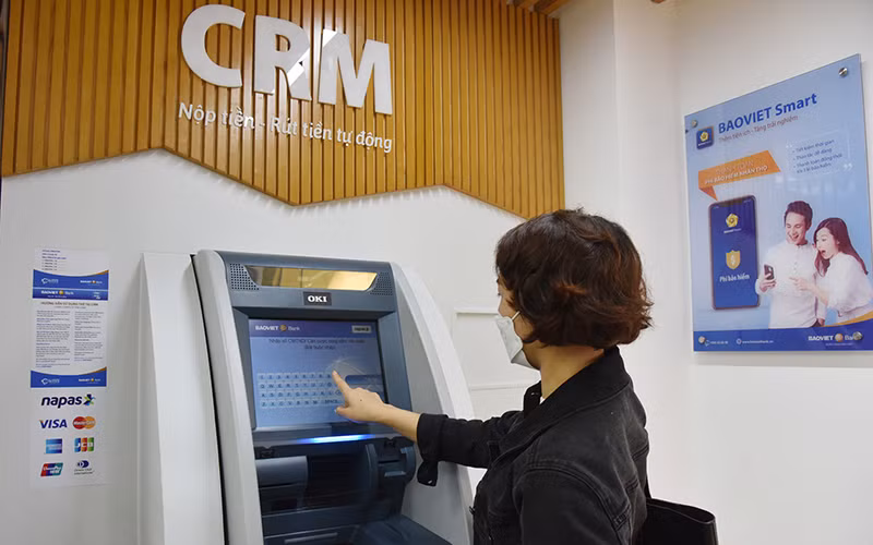Bảo đảm ATM hoạt động thông suốt dịp Tết. (Ảnh: Trần Hải)