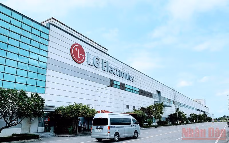 Các nhà máy của Tập đoàn LG tại Khu công nghiệp Tràng Duệ (Hải Phòng) đang ngày càng được mở rộng.