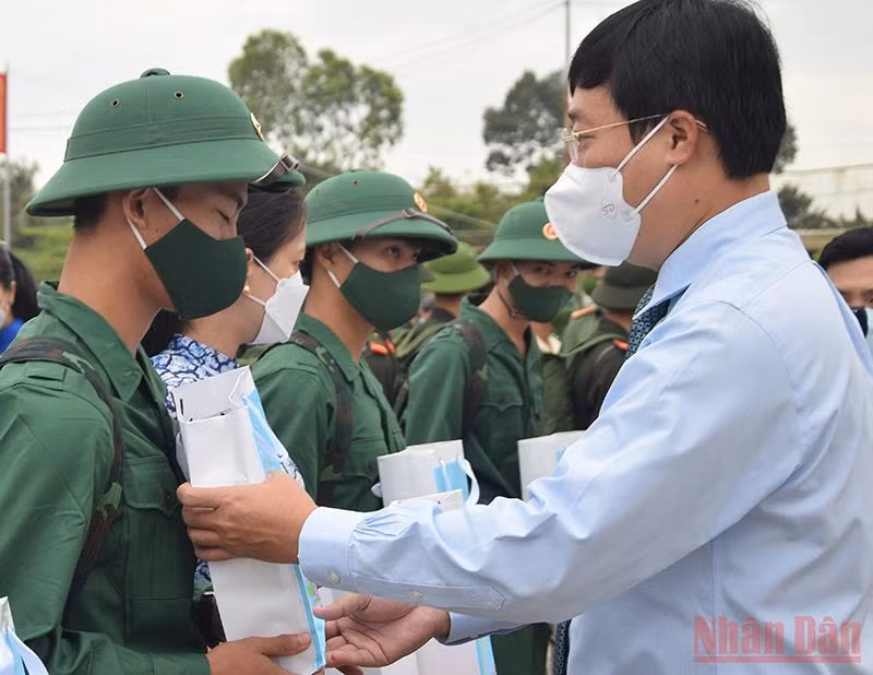 Hơn 1.500 thanh niên Đồng Tháp lên đường nhập ngũ -0