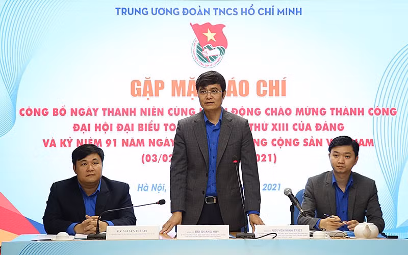 Bí thư thường trực T.Ư Đoàn Bùi Quang Huy - đại diện Ban Tổ chức “Ngày thanh niên cùng hành động” cung cấp thông tin đến các cơ quan, đơn vị thông tấn, báo chí.